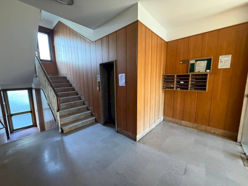 Interno palazzo - Quadrilocale corso Giulio Cesare, 203, Torino (zona Rebaudengo) - foto 3