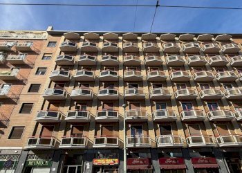 Facciata - Quadrilocale corso Giulio Cesare, 203, Torino (zona Rebaudengo) - foto 1