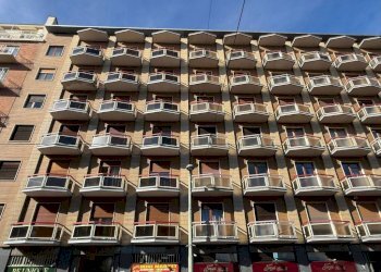 Facciata - Quadrilocale corso Giulio Cesare, 203, Torino (zona Rebaudengo) - foto 2