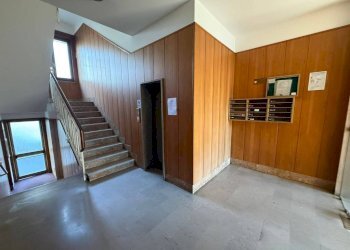 Interno palazzo - Quadrilocale corso Giulio Cesare, 203, Torino (zona Rebaudengo) - foto 3