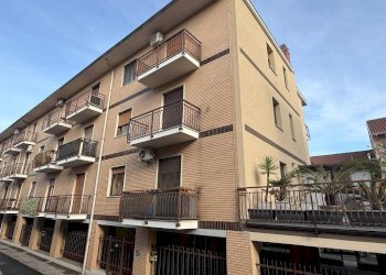 Facciata - Trilocale via Angelo Brofferio, 8, Settimo Torinese - foto 2