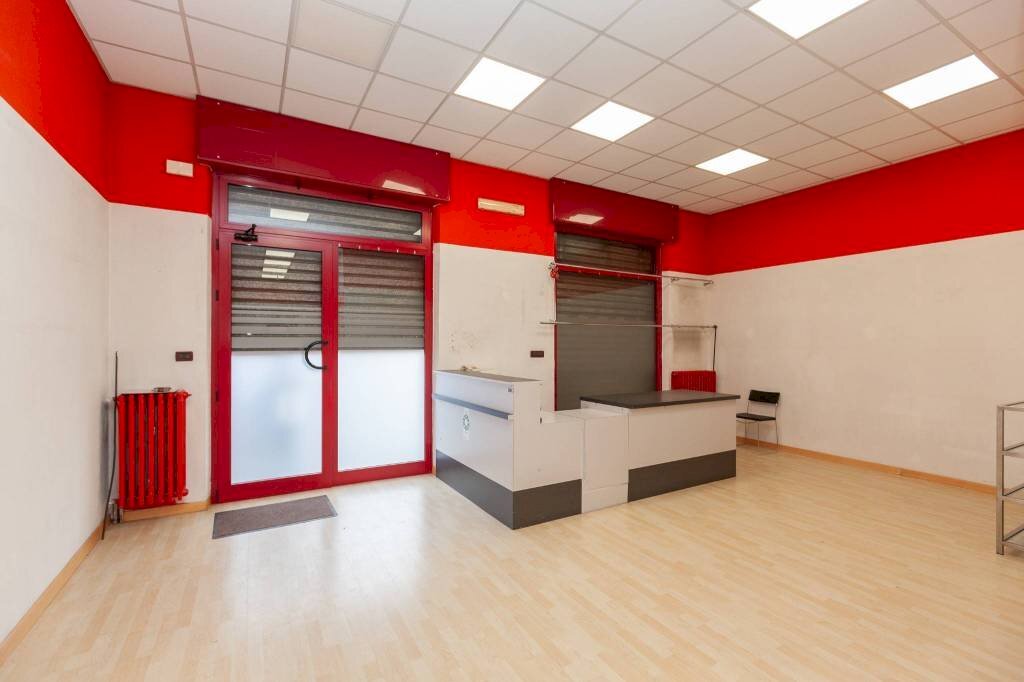 Interno non residenziale - Attività Commerciale corso Vercelli, 376, Torino - foto 1
