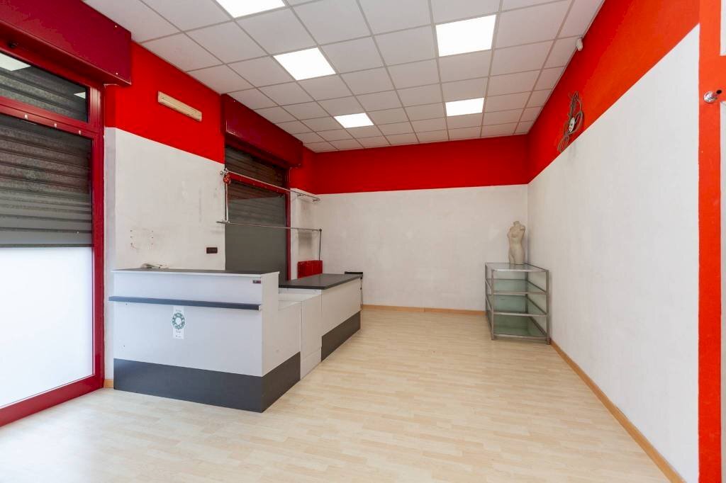 Interno non residenziale - Attività Commerciale corso Vercelli, 376, Torino - foto 1