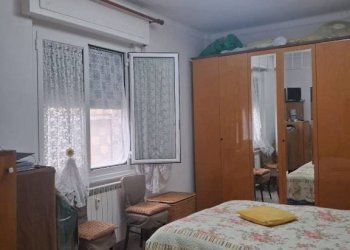 Camera da letto - Bilocale via Sergio Piombelli, 24, Genova (zona Sampierdarena) - foto 2