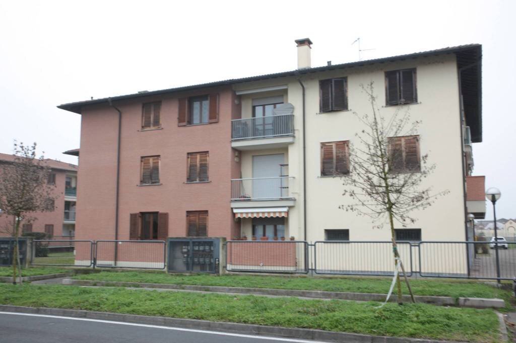 Facciata - Trilocale via Alcide De Gasperi, Rosate - foto 2