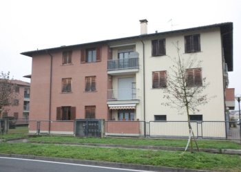 Facciata - Trilocale via Alcide De Gasperi, Rosate - foto 2