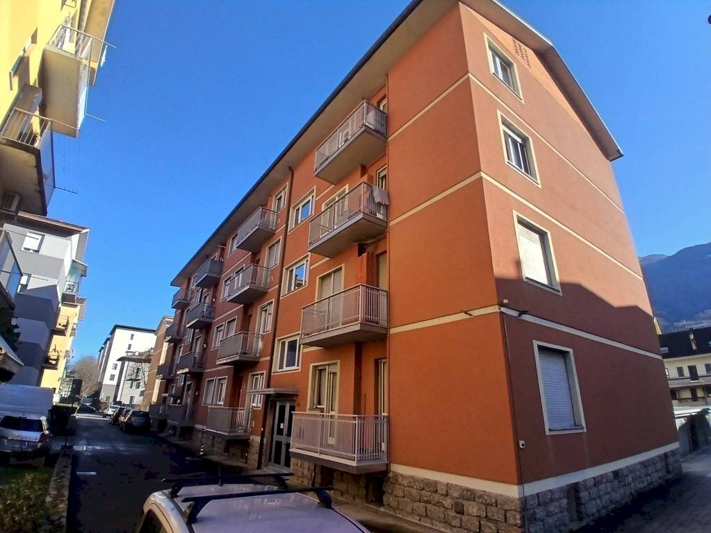 Facciata - Trilocale via Ezio Vanoni, 70, Sondrio - foto 2