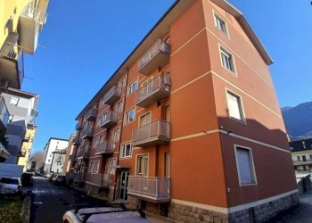 Facciata - Trilocale via Ezio Vanoni, 70, Sondrio - foto 2