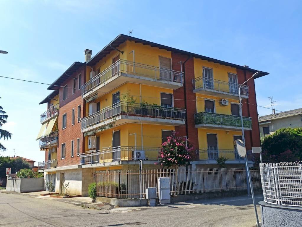 Facciata - Bilocale via Strettura, 17, Trecate - foto 2