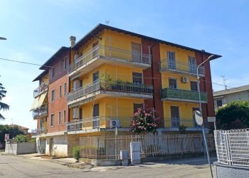 Facciata - Bilocale via Strettura, 17, Trecate - foto 2