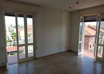 Soggiorno - Bilocale via Strettura, 17, Trecate - foto 3