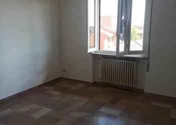 Camera da letto - Bilocale via Strettura, 17, Trecate - foto 19