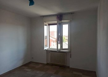 Camera da letto - Bilocale via Strettura, 17, Trecate - foto 20