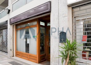 Facciata - Negozio via Martiri d'Ungheria, Cesena - foto 10