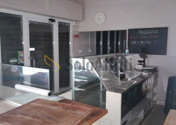 7e423bf6-7a56-4a2e-a560-43e02bc184ec.jpeg - Locale Commerciale Sesto Fiorentino - foto 3