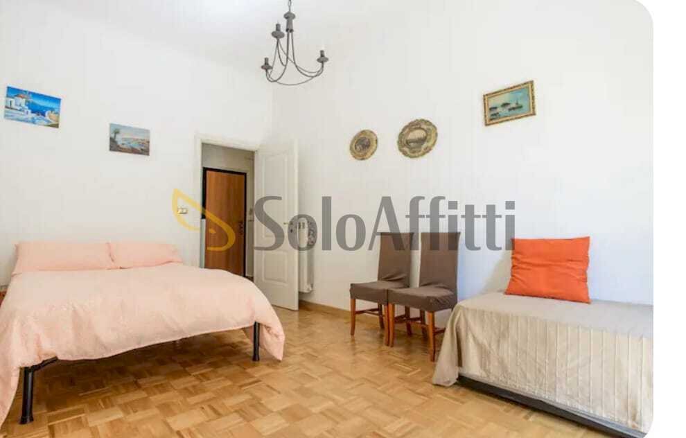 Camera - Monolocale Via Tasso, Napoli (zona Vomero) - foto 2