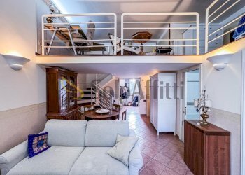 soggiorno - Bilocale via poggio dei mari, Napoli (zona Arenella) - foto 7