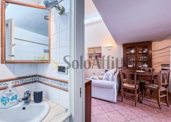 soggiorno-bagno - Bilocale via poggio dei mari, Napoli (zona Arenella) - foto 9