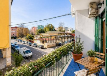 Balcone - Trilocale Via Venezia Giulia, Napoli (zona Fuorigrotta) - foto 6