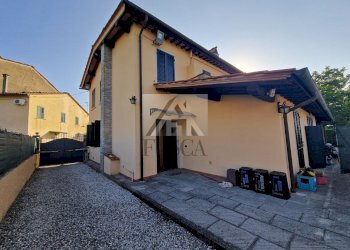 villa-vendia-lucca-fusca_5.jpg - Casa indipendente Via della Santissima Annunziata, Lucca - foto 7