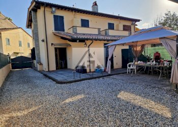 villa-vendia-lucca-fusca.jpg - Casa indipendente Via della Santissima Annunziata, Lucca - foto 3