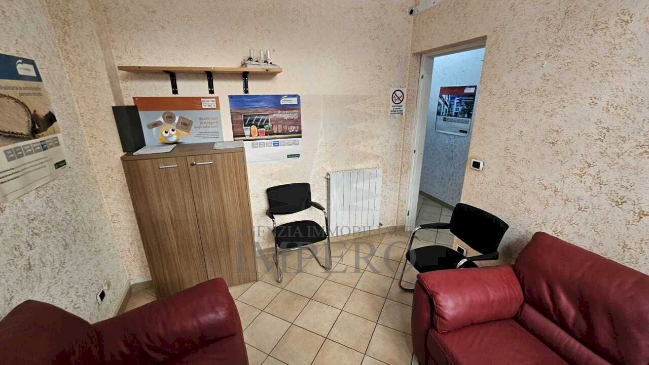 vano - Locale Commerciale Via Vittorio Veneto 1, Ventimiglia - foto 1