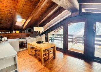 AFFITTO VERRAND -  ZONA PRANZO E CUCINA A VISTA - Trilocale Prè-Saint-Didier - foto 7