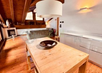 AFFITTO VERRAND -  ZONA PRANZO E CUCINA A VISTA - Trilocale Prè-Saint-Didier - foto 9