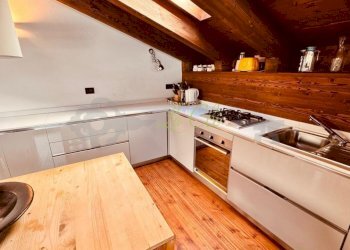 AFFITTO VERRAND -  ZONA PRANZO E CUCINA A VISTA - Trilocale Prè-Saint-Didier - foto 10