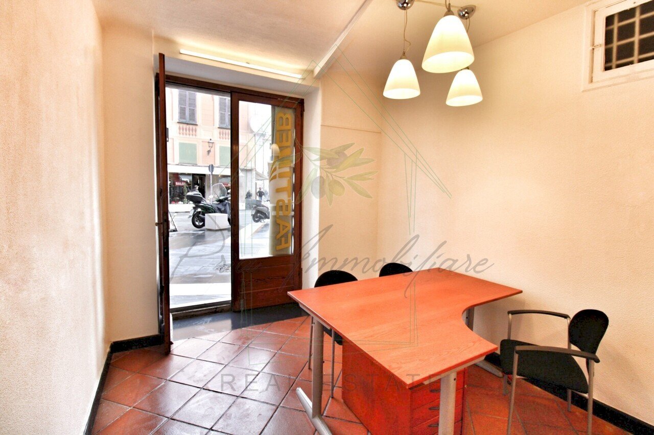 IMG_ (7).jpg - Commercial Premises Piazza Cavour 2, Rapallo - photo 3
