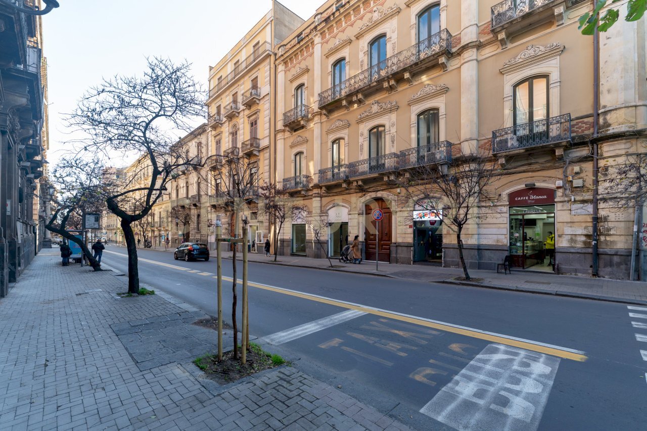 Bottega Viale Regina Margherita (5).jpg - Locale Commerciale viale Regina Margherita 19, Catania - foto 2