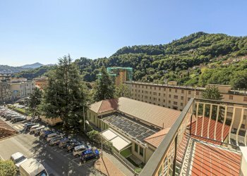 ESTERNI E VISTA (4) (Copy).jpg - Appartamento Via Alcide De Gasperi 14, Campomorone - foto 1