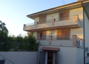 1.JPG - Villa Via Indipendenza 5, Mascalucia - foto 1