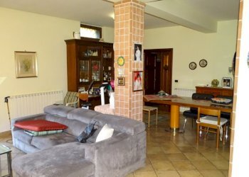 12.JPG - Villa Via Indipendenza 5, Mascalucia - foto 13