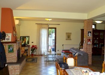 13.JPG - Villa Via Indipendenza 5, Mascalucia - foto 14