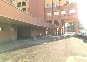 Box via Sante Vincenzi, Bologna (zona Massarenti) - foto 4