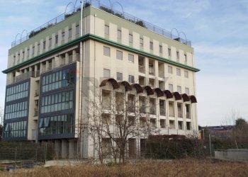 Edificio all\'aperto - Trilocale Via della Pace
 
30, Legnano - foto 1