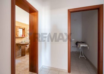 Hall / corridoio - Casa indipendente via Mazzangrugno
 
28, Jesi - foto 43