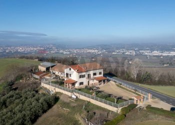 Edificio all\'aperto - Casa indipendente via Mazzangrugno
 
28, Jesi - foto 55