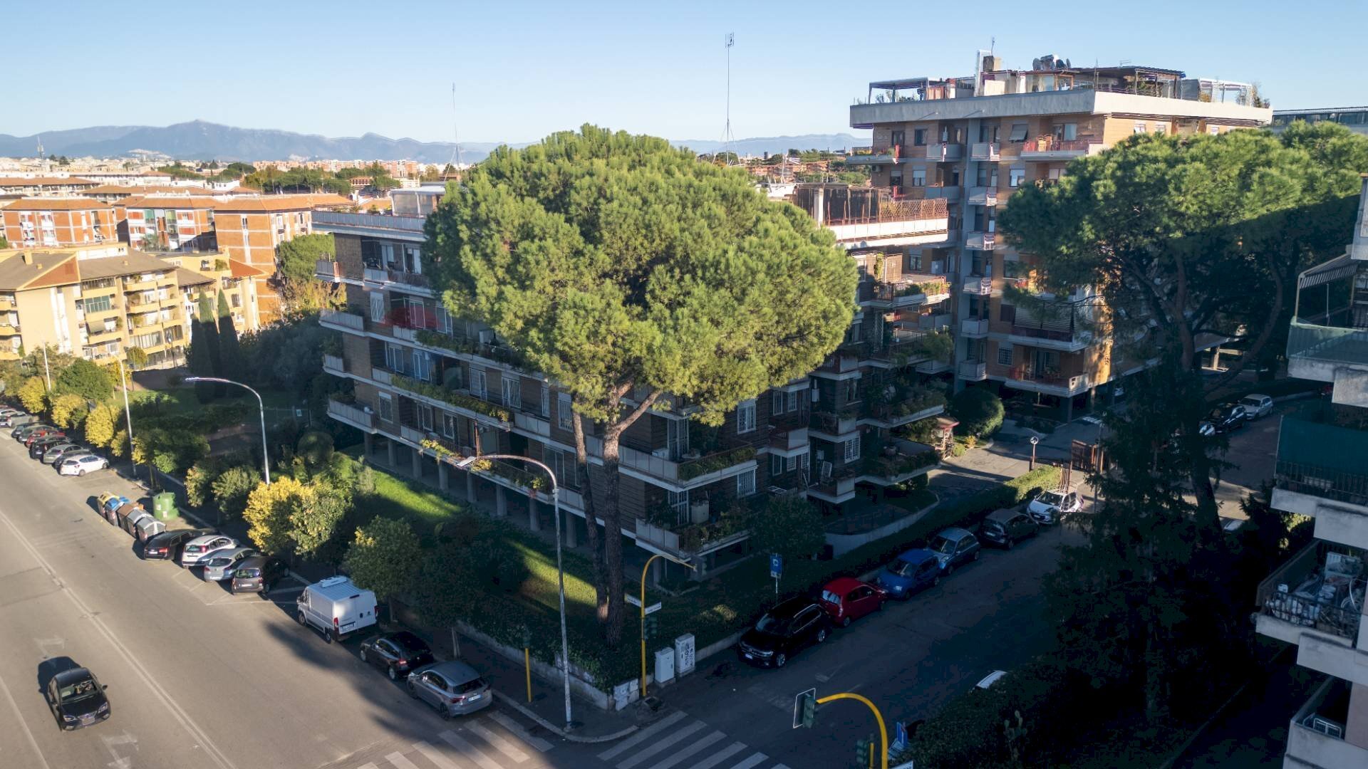 Edificio all\'aperto - Appartamento Via Luigi Chiala
 
130, Roma - foto 2