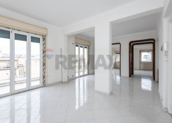 Salone - Appartamento Via Androne
 
1, Catania - foto 5