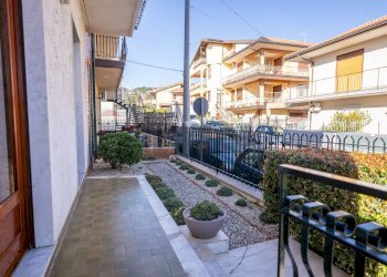 Edificio all\'aperto - Villa via XXIV maggio
 
15, Viagrande - foto 18