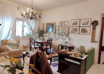 Sala da pranzo - Quadrilocale Largo Calabria
 
32, Catania - foto 13