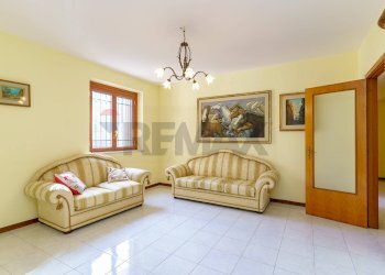 Soggiorno - Quadrilocale Via Croce
 
140, Aci Catena - foto 2