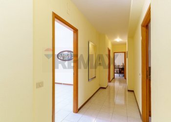 Hall / corridoio - Quadrilocale Via Croce
 
140, Aci Catena - foto 7