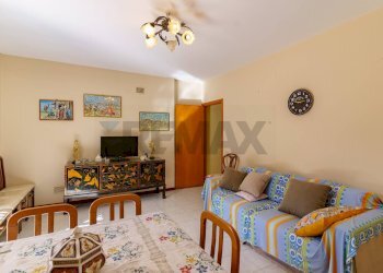 Sala da pranzo - Quadrilocale Via Croce
 
140, Aci Catena - foto 22