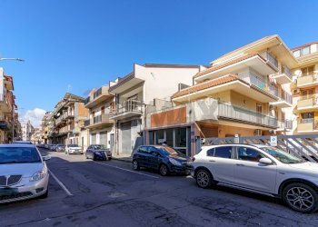 Edificio all\'aperto - Quadrilocale Via Croce
 
140, Aci Catena - foto 31