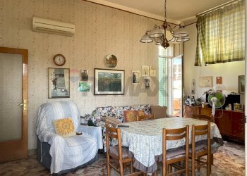 Sala da pranzo - Casa indipendente Via Carolina
 
200B, Giarre - foto 28