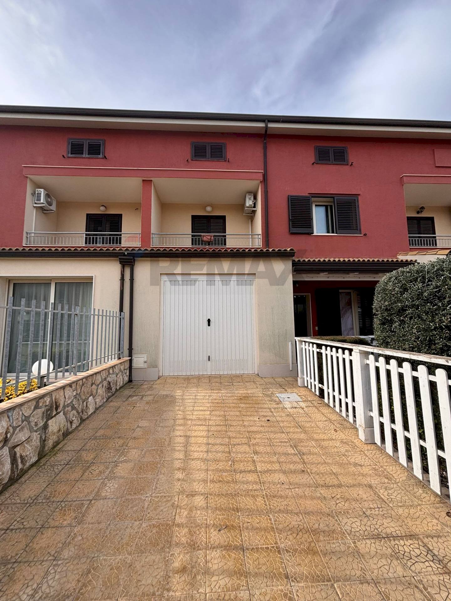 Terrazza - Semi-detached house VIA PANORAMICA COOPERATIVE VITTORIA
 
SNC, Augusta - photo 2