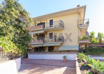 Edificio - Appartamento via cristoforo colombo
 
35, Tremestieri Etneo - foto 2